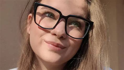 black frame glasses styling  ultimate fashion guide  lensmart
