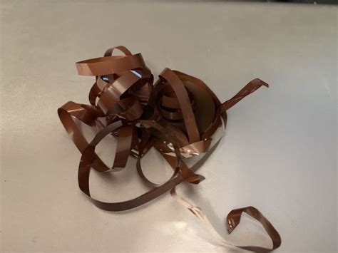 USB-накопитель в корпусе микро аудиокассеты