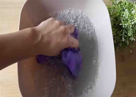 how to clean couches with pot lid
