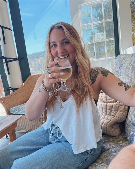 Hannah Becker (@hannah_beckerr24) • Instagram photos and videos