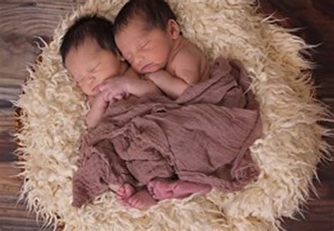 Twin pregnancy delivery should be in hospital, supervised by experts ...