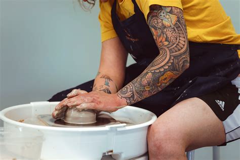 Beginner Pottery Wheel 6-Week (Sunday) Ages 13+ | The Mud Room