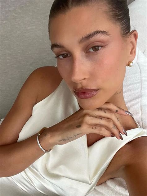Gaya Rambut Ikonis Hailey Bieber Bikin TikToker Hampir Botak