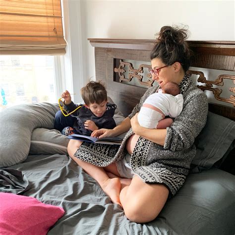 I let my kids watch me give birth at home, like Hilary Duff