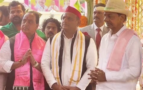 केसीआर की पार्टी के दिल्ली दफ्तर शुरू होने पर पहुंचे अखिलेश केंद्र में ...