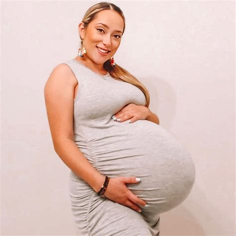 The Baby Bump Mystery: Guess the Number of Babies in Her Ьeɩɩу ...