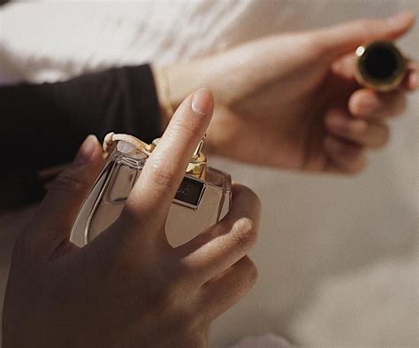 rekomendasi parfum terbaik  tahan