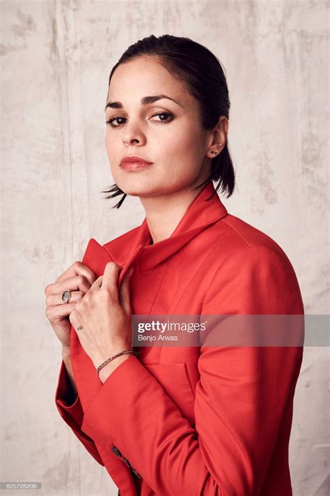 Nieuwsfoto's : Actress Lina Esco of CBS's 'S.W.A.T.' poses for a... The