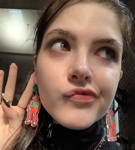 Ainsley Seiger : r/Celebhub