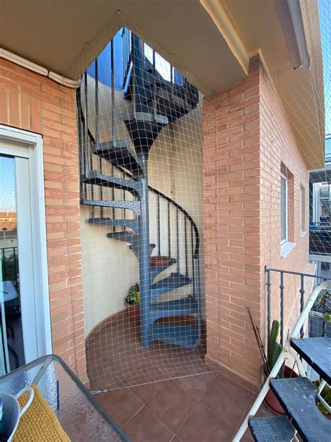 Instalación de redes de seguridad para gatos en ventanas balcón y