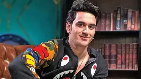 reaction  bigg boss contestant vikas guptas mother  bad relation