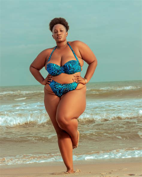 Curvy Women On The Beach Photos, Download The BEST Free Curvy Women On