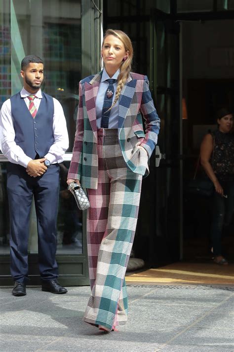 Blake Lively in a Plaid Suit Was Seen Out in NYC – Celeb Donut