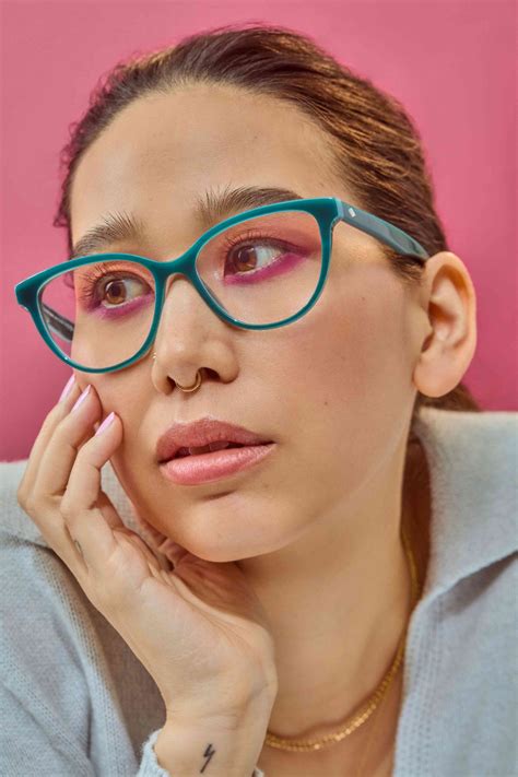 The Best Glasses and Eyewear Trends For 2023 (and Bold Makeup Looks to ...