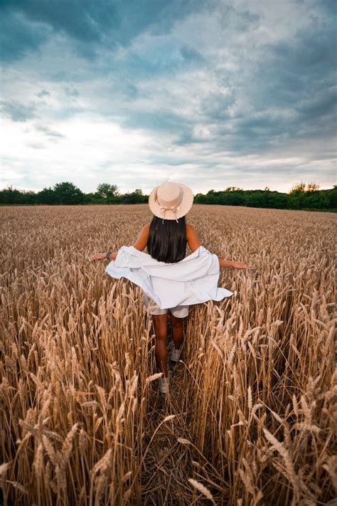 Фотосесія в пшениці 🌾 | Fashion, Floppy hat, Hats