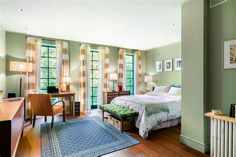 ‘Sex and the City’ Carrie Bradshaw Apartment Is for Rent on Airbnb