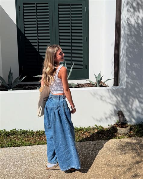 Claire Lambert | in the car 😗 | Instagram