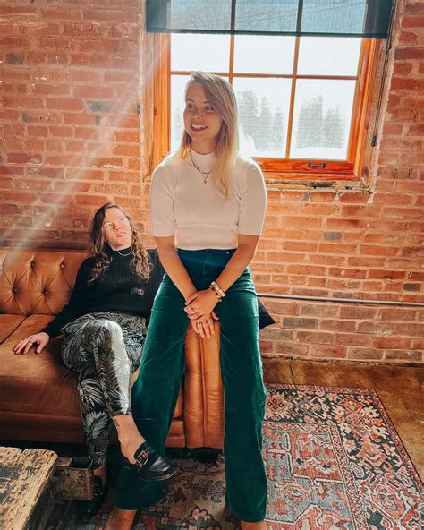 Hailee and Kendra | What do you think Hailee is thinking?? 👀🧐😂