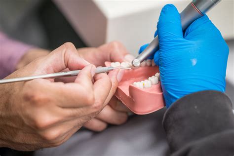 Dentists – PG Cert in Aesthetic and Restorative Dentistry (Level 7) for