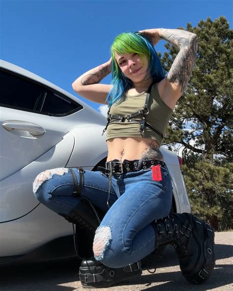 Lyssy Liana | hii i feel super cute :3 swipe for surprise! (posted to