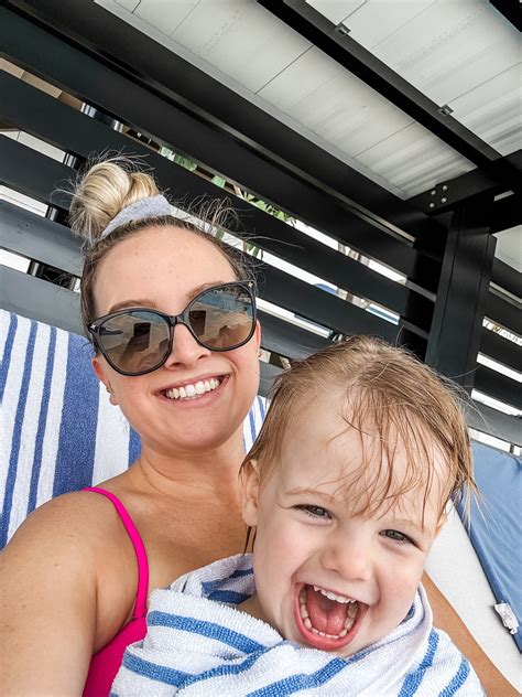 Elizabeth Castravet | Hot and sweaty in the summertime 🔥