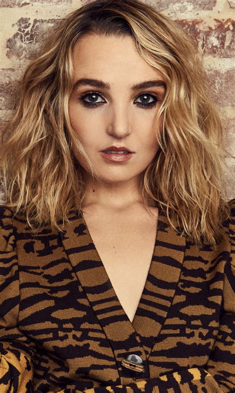 Chloe Fineman's Instagram, Twitter & Facebook on IDCrawl