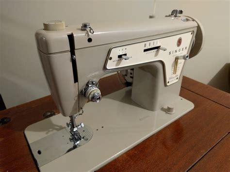 c.1969 Singer Fashion Mate Model 237 Sewing Machine