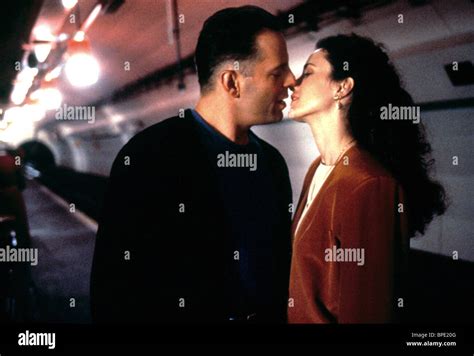 BRUCE WILLIS & ANDIE MACDOWELL HUDSON HAWK (1991 Stock Photo, Royalty ...