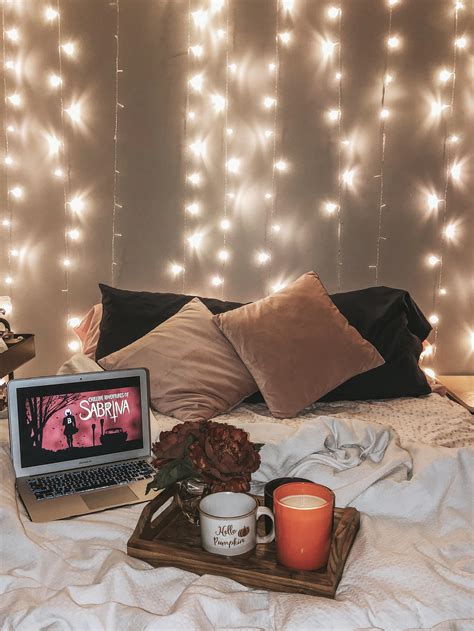 Cozy fall evenings in bed. : r/CozyPlaces