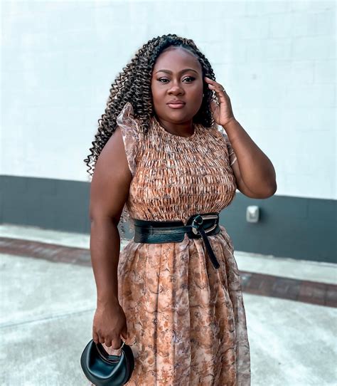 Why Every Short Stacked Woman Should Embrace Fashion Trends That Celebrate Petite And Curvy Body Types Today 1