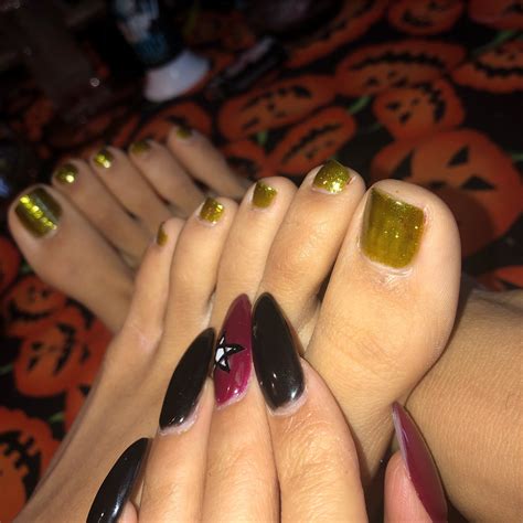 Vanessa Jay Vain's feet