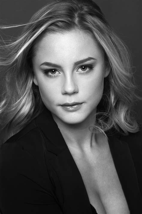 Molly NUTLEY : Biography and movies