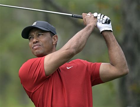 Tiger Woods Golf Grip: How Tiger Grips the Club and How You Can Hit