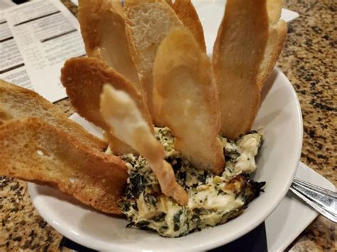 robust wine bar    reviews wine bars   lockwood