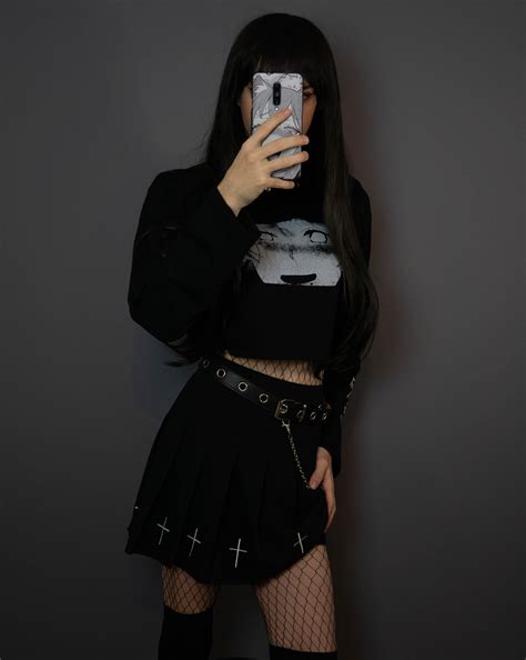 Big titty goth gf 😳 : r/crossdressing