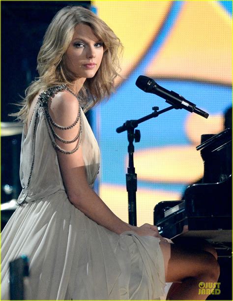 Taylor Swift Performs 'All Too Well' at Grammys 2014 (Video)!: Photo ...