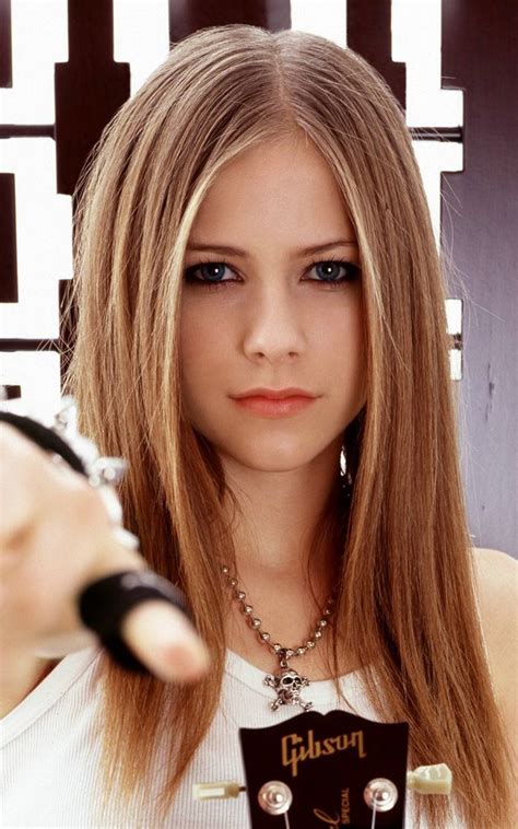 Avril Lavigne 2022 Wallpaper