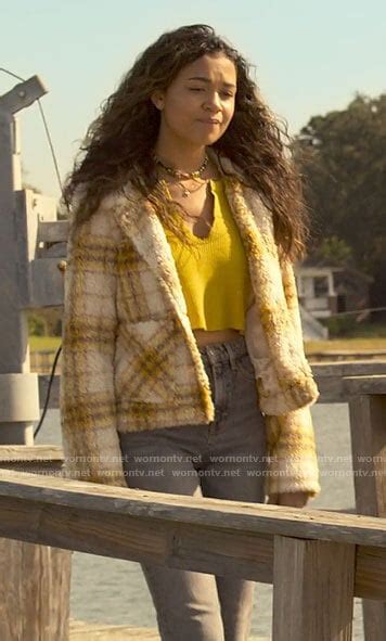 kiara carrera outfits fashion  outer banks madison bailey