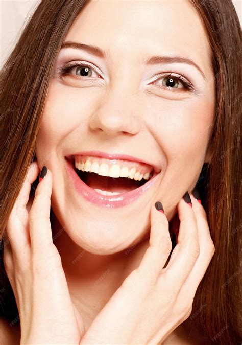 premium photo laughing female portrait   beautiful laughing young