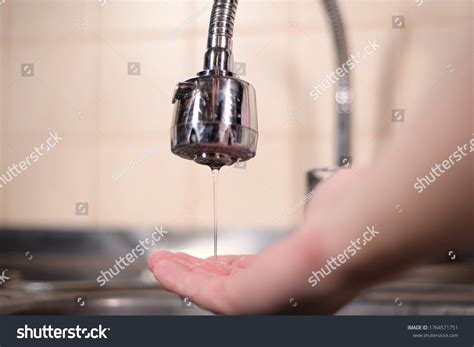 water coming  images stock   objects vectors