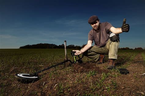 Best Metal Detecting Tips 2025 - DetectHistory