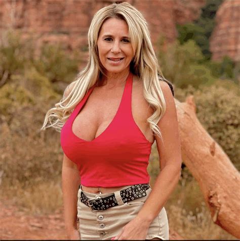 Blonde Busty Meme - Blonde Busty Sexy Mature - Discover & Share GIFs