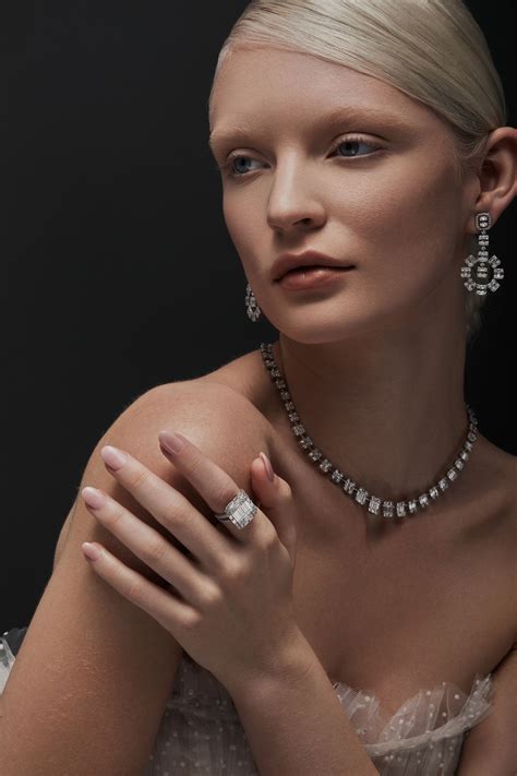Top Trends For Coffin Rhinestone Nail Designs Featuring Minimalist Accents And Bold High Fashion Jewelry Art 10