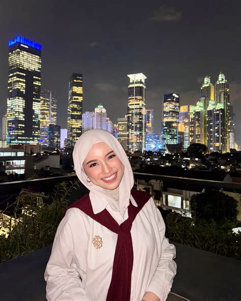 Diandra Faiza | Wrapped in Como Series from @buttonscarves 🤍🌸 | Instagram