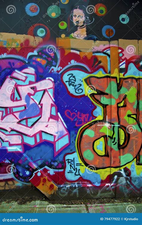 Serie dei graffiti fotografia editoriale. Immagine di concetto - 79477922