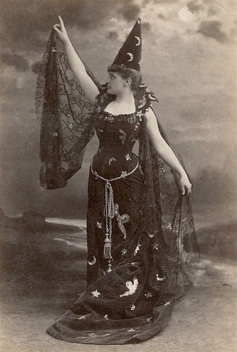 50 Vintage Halloween Costume Ideas