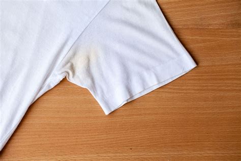 how to get rid of sweat odor in clothes