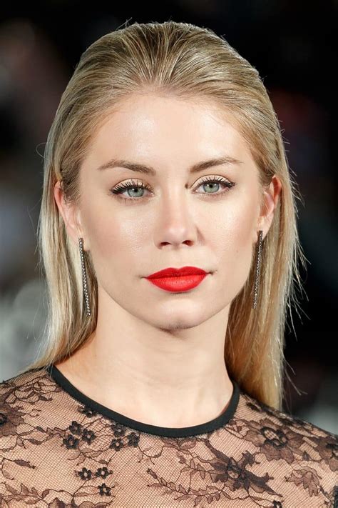 Jennifer Holland - About - Entertainment.ie