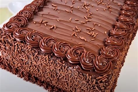 Bolo De Brigadeiro Aniversário - Bolo de Aniversário de Brigadeiro Cremoso