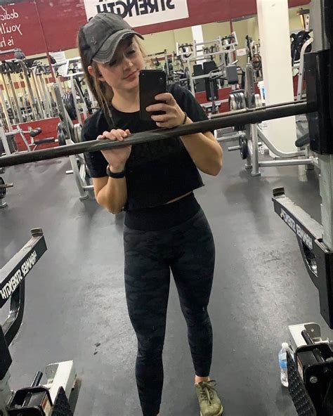 Hannah Barron | My Heart Rate got up to 194 bpm today doing Squats